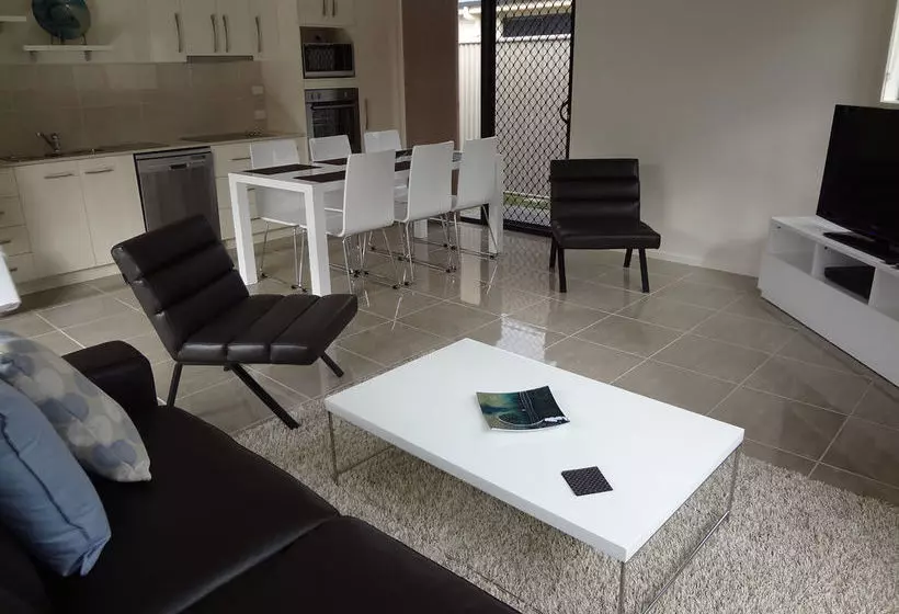 21 On Hursley Motel Apartments