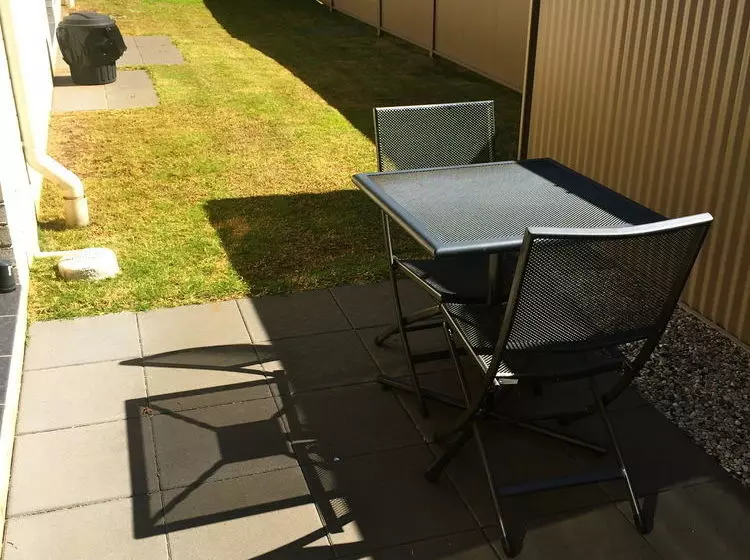 21 On Hursley Motel Apartments