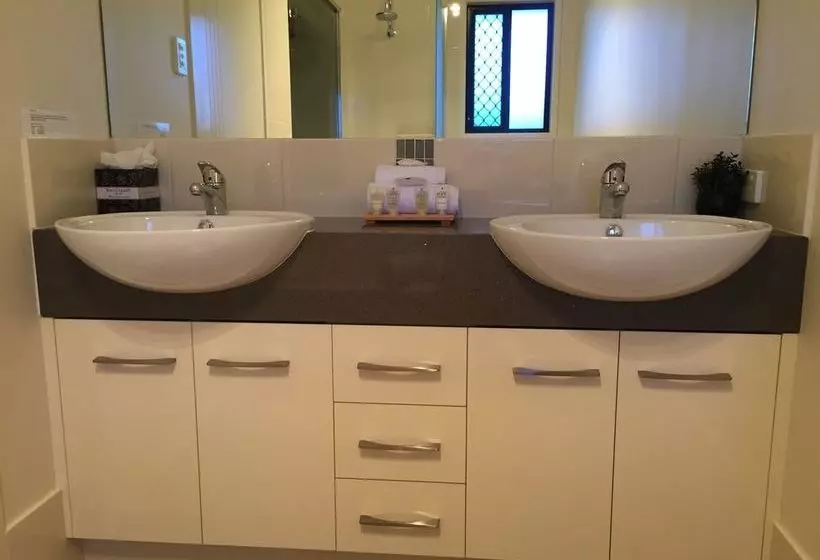 21 On Hursley Motel Apartments