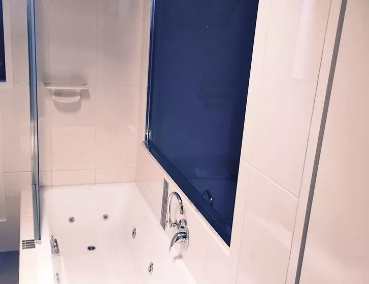 21 On Hursley Motel Apartments