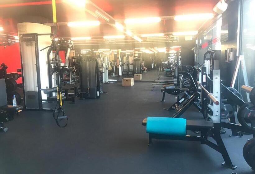 هتل 1866 Court & Suites