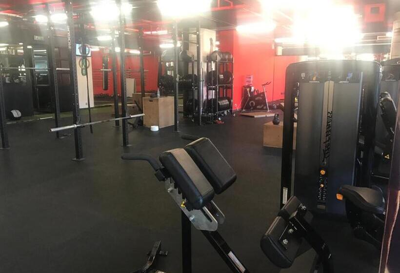 هتل 1866 Court & Suites