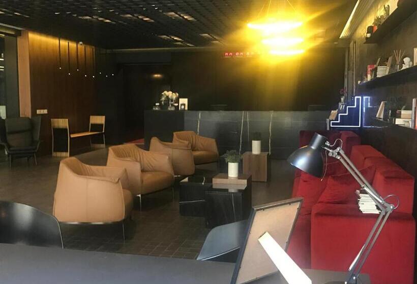 هتل 1866 Court & Suites