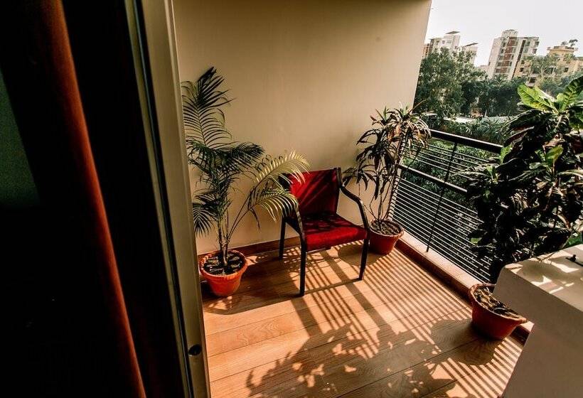 هتل Garden Residents Uttara Lake View