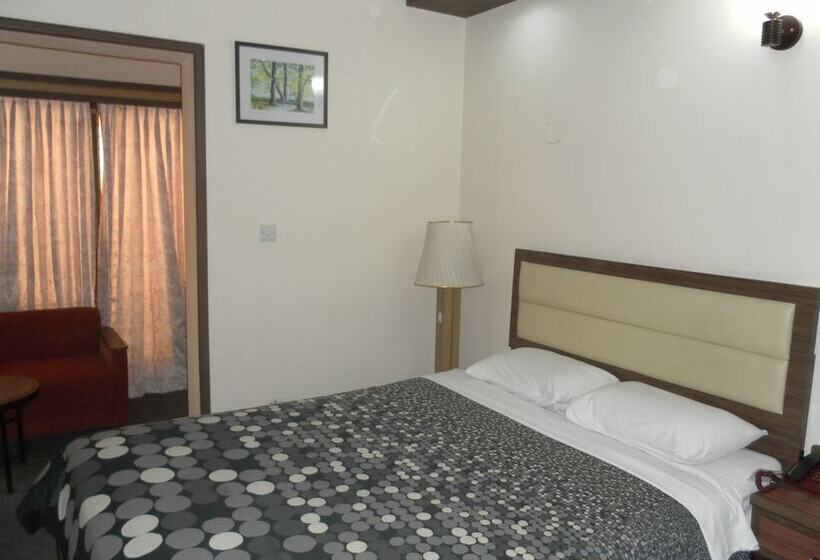 هتل Garden Residents Uttara Lake View