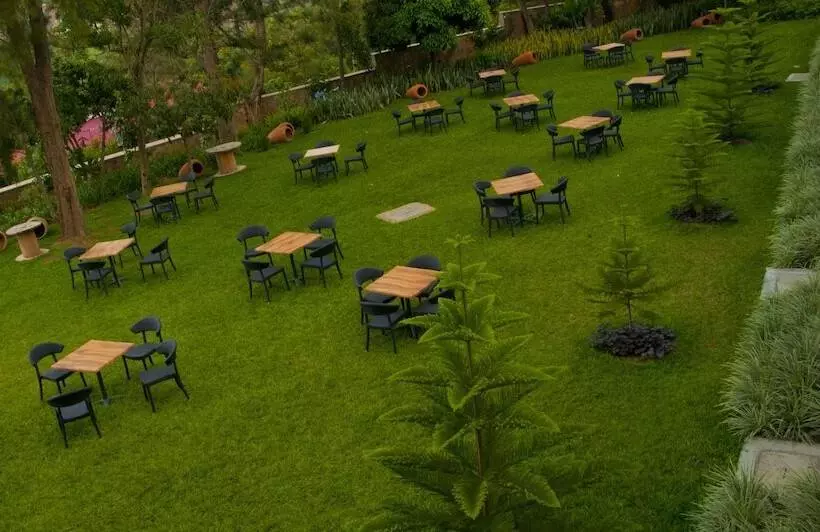 هتل Gorillas Golf