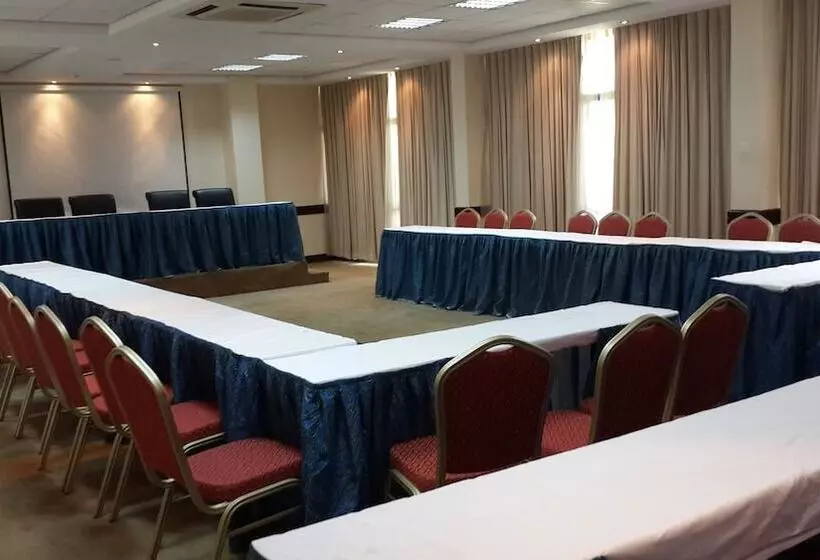 هتل Gorillas Golf