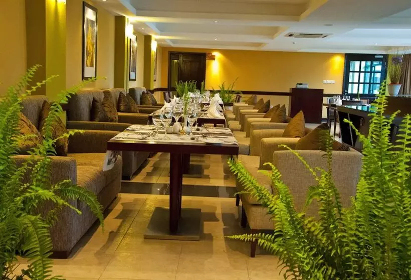 هتل Gorillas Golf