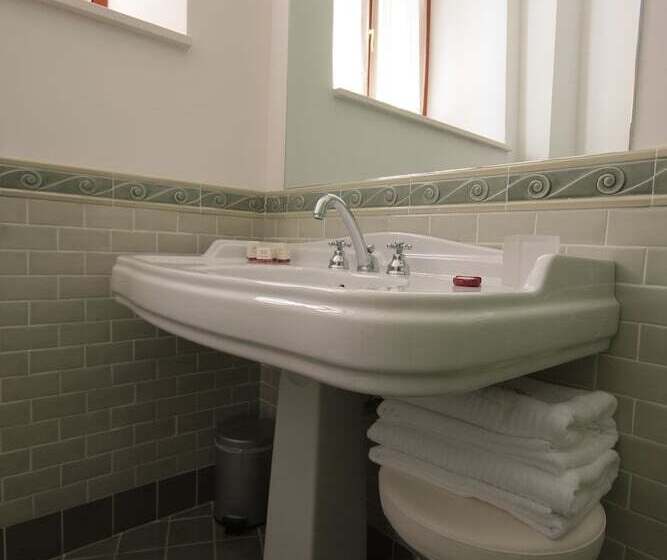 בית מלון כפרי Rojan