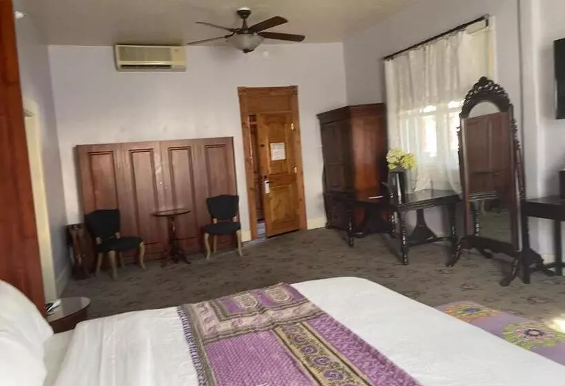 בית מלון כפרי Sutter