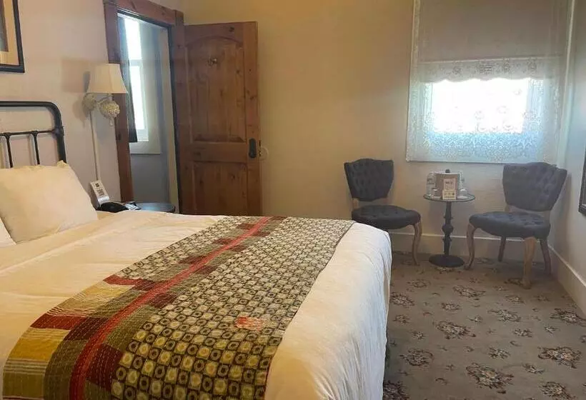 בית מלון כפרי Sutter