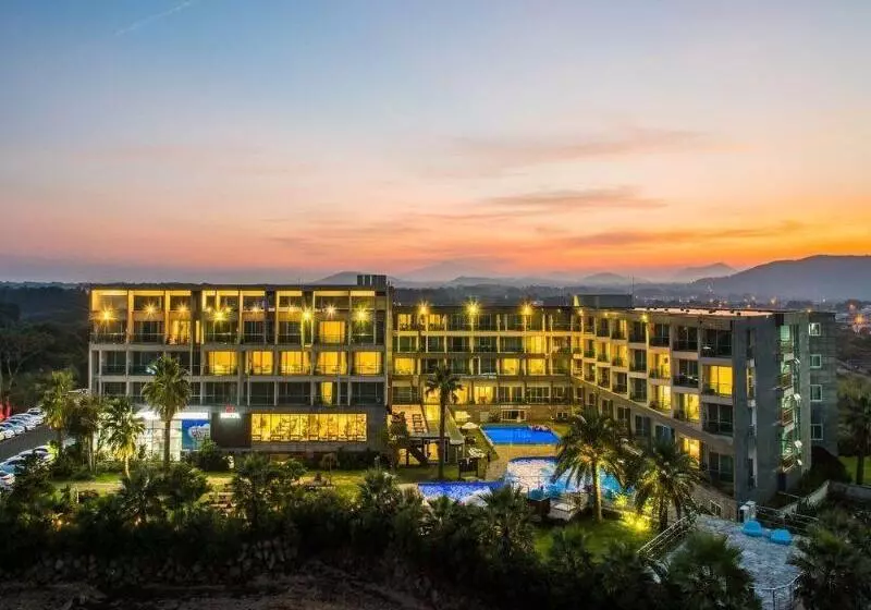 ホテル The Four Grace Resort