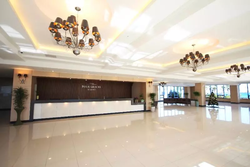 ホテル The Four Grace Resort