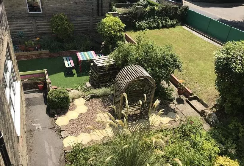 Lindores Todmorden Bed And Breakfast