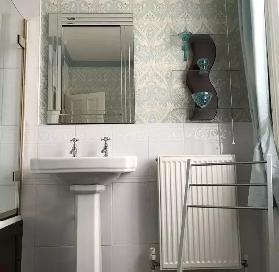 Lindores Todmorden Bed And Breakfast