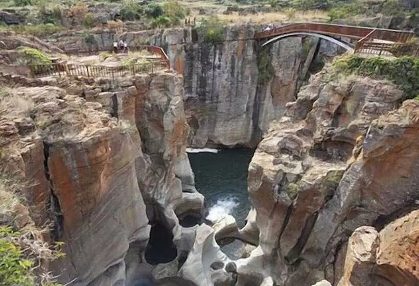 پانسیون Sunbird Lodge