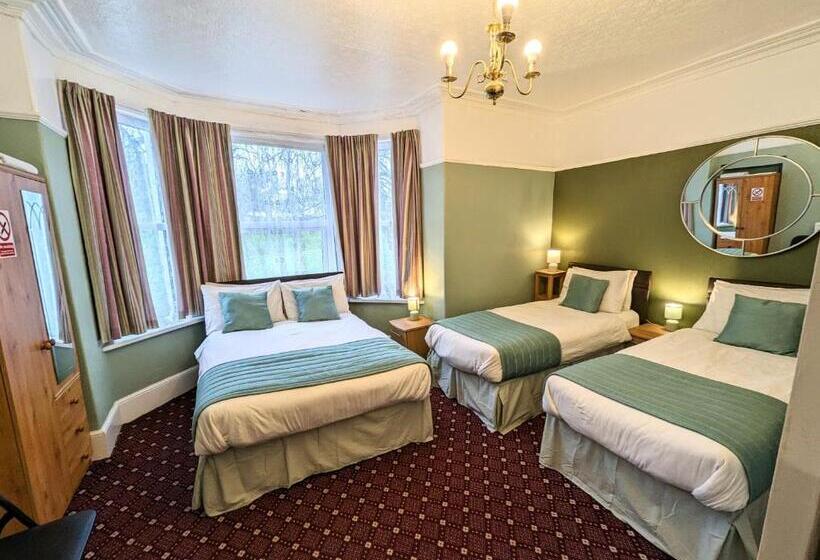 ペンション The George Guest House