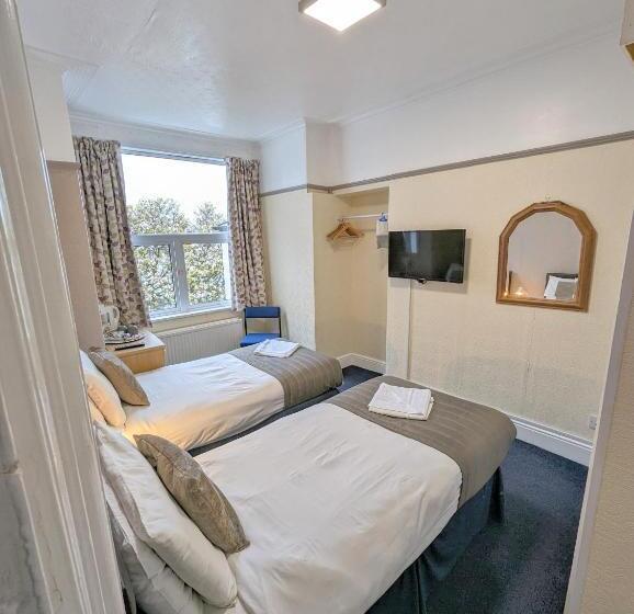 ペンション The George Guest House