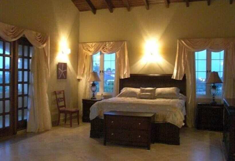 Walking To The Beach Villa