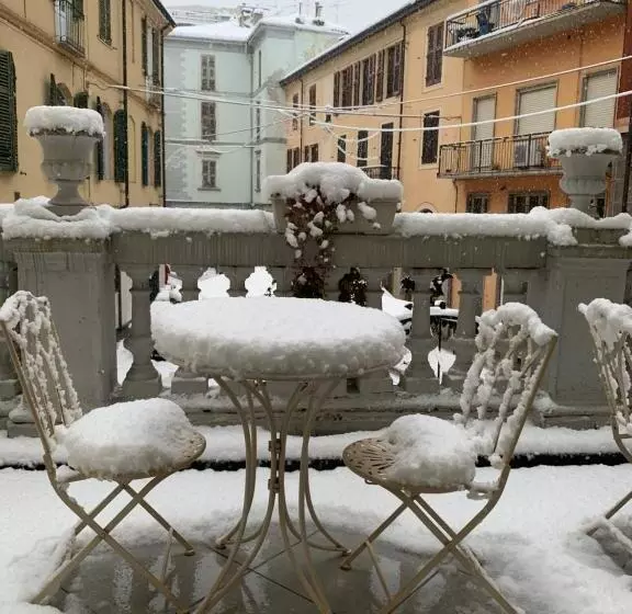 تختخواب و صبحانه La Terrazza Vercelli Bed & Charme