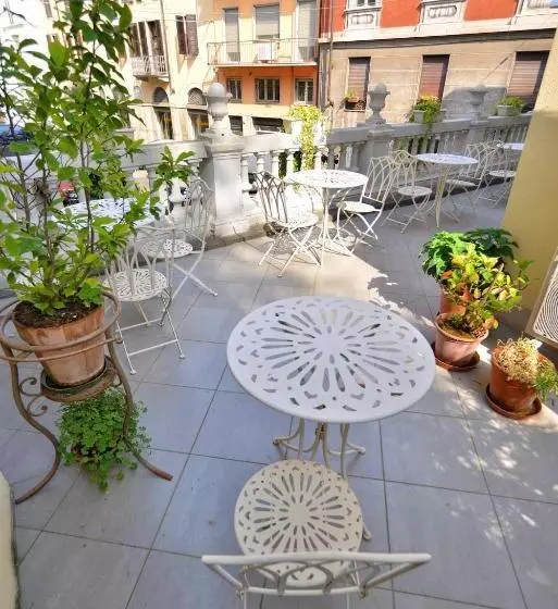 تختخواب و صبحانه La Terrazza Vercelli Bed & Charme