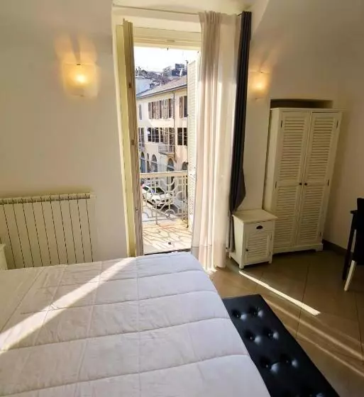 تختخواب و صبحانه La Terrazza Vercelli Bed & Charme