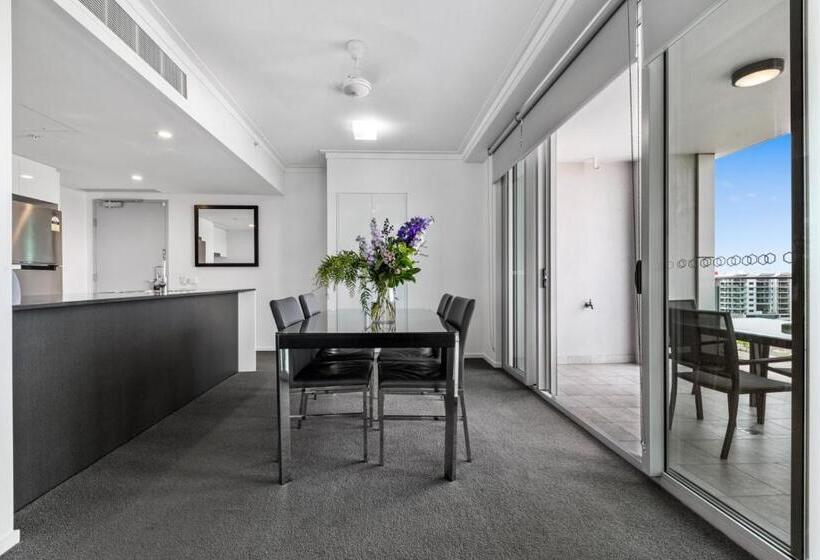 H On Mitchell Apartment