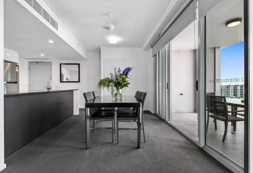 H On Mitchell Apartment