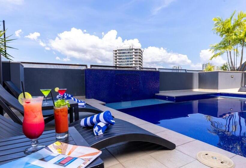 H On Mitchell Apartment