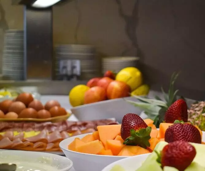 H On Mitchell Apartment