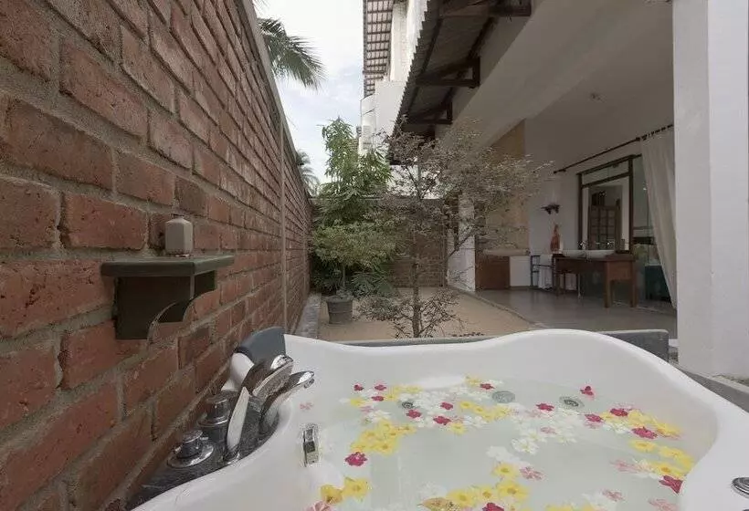 Отель Amaloh Boutique Resort