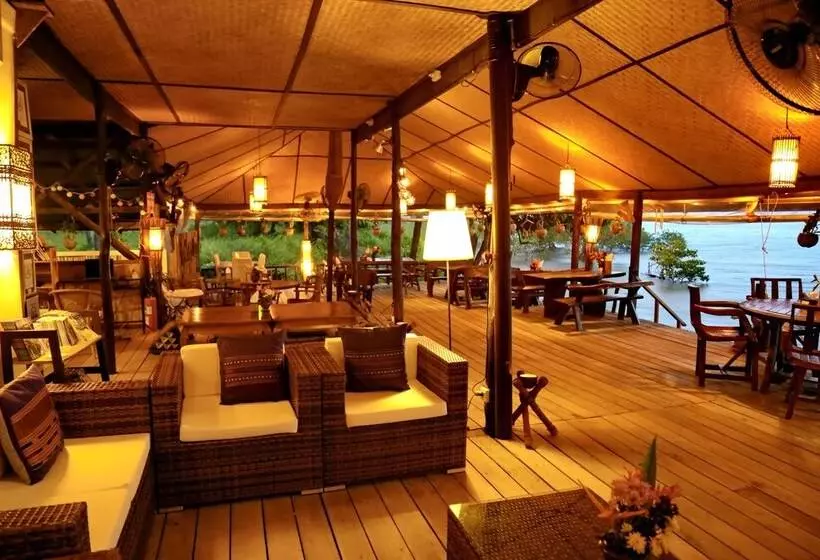 Hotelli Amber Sands Beach Resort