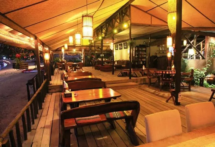 Hotelli Amber Sands Beach Resort