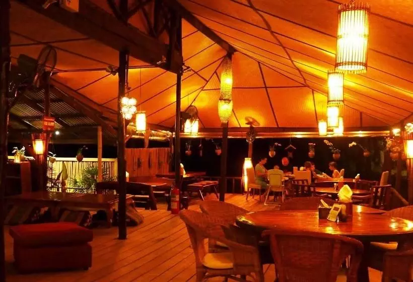 Hotelli Amber Sands Beach Resort