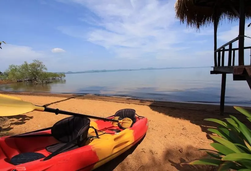 Hotelli Amber Sands Beach Resort