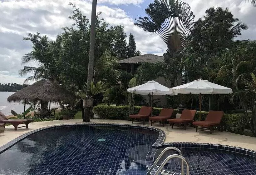 Hotelli Amber Sands Beach Resort