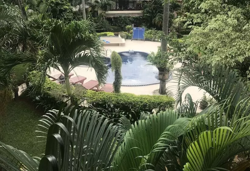 Hotelli Amber Sands Beach Resort