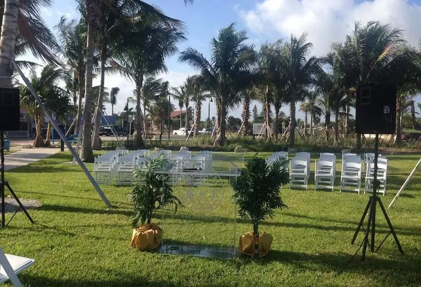 ホテル Beachfront Inn