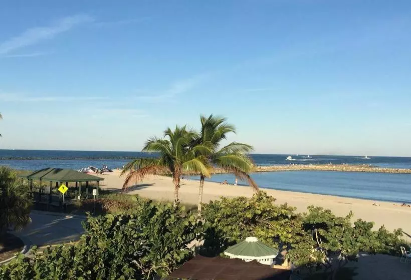 ホテル Beachfront Inn