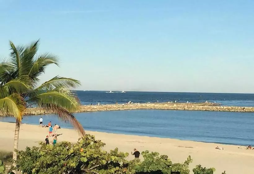 ホテル Beachfront Inn