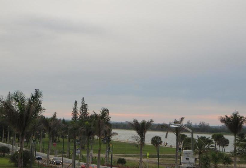 Hotel Beachfront Inn