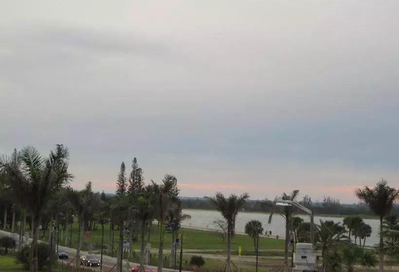 ホテル Beachfront Inn