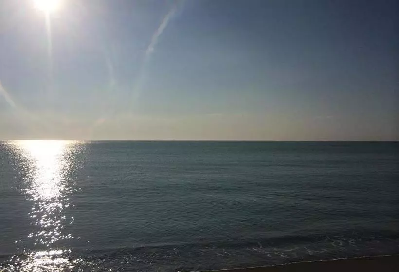 ホテル Beachfront Inn