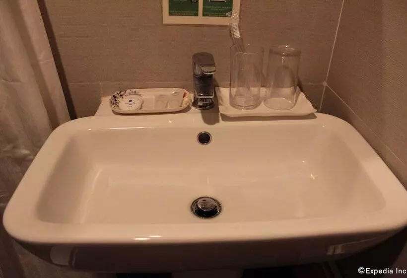 هتل One Averee Bay