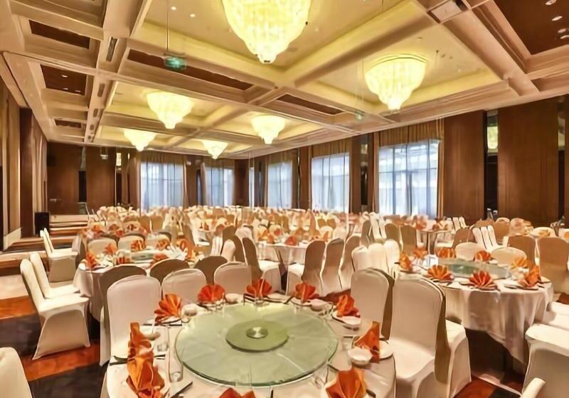 Отель Ramada Encore Guanghan