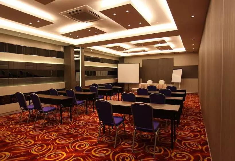 W Three Premier Hotel Lagaligo