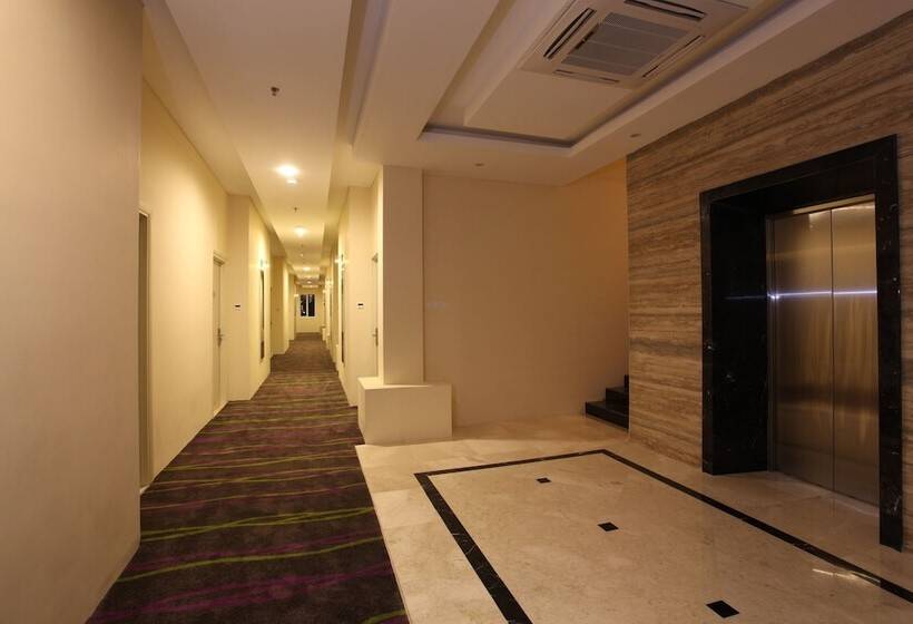 W Three Premier Hotel Lagaligo