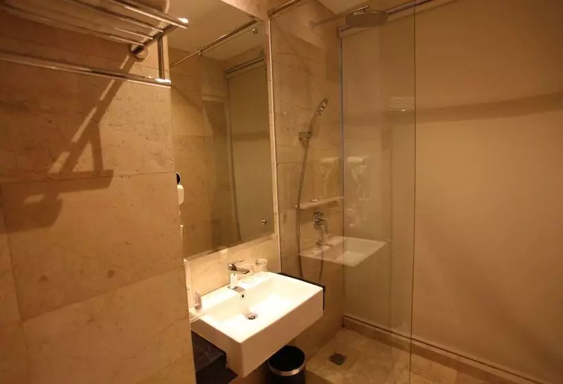 W Three Premier Hotel Lagaligo