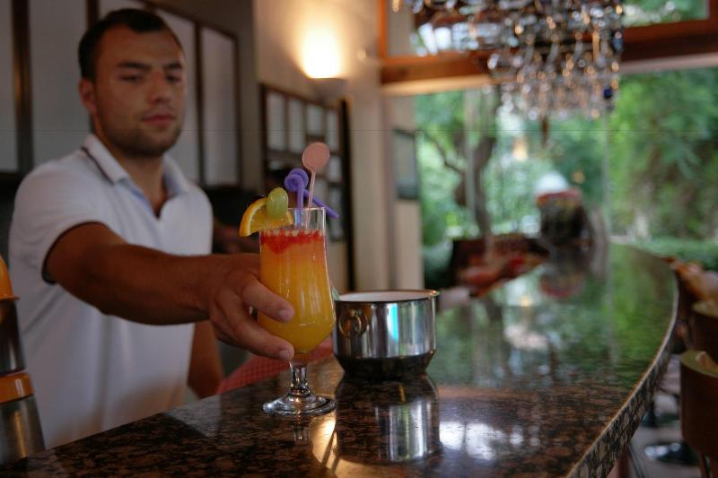 Mr. Dim Exclusive Apart