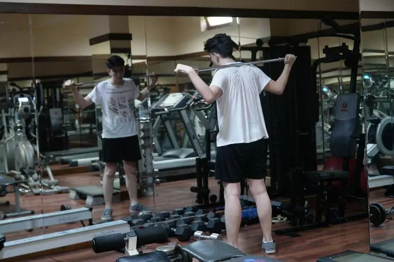 Mr. Dim Exclusive Apart